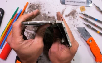 Google celular explode pixel fold 10