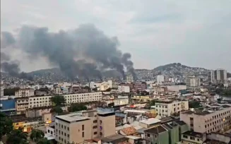 Comando Vermelho drones / Barricadas em chamas em reação à Operação Contenção — Foto: Reprodução/TV Globo