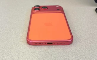 Usuários reclamam que alguns iPhone 17 laranja estão ficando rosa
